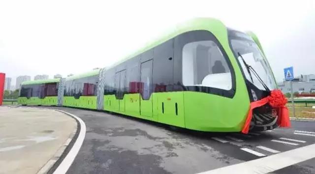 全球首條智軌在四川開通 車載傳感器為列車保駕護(hù)航