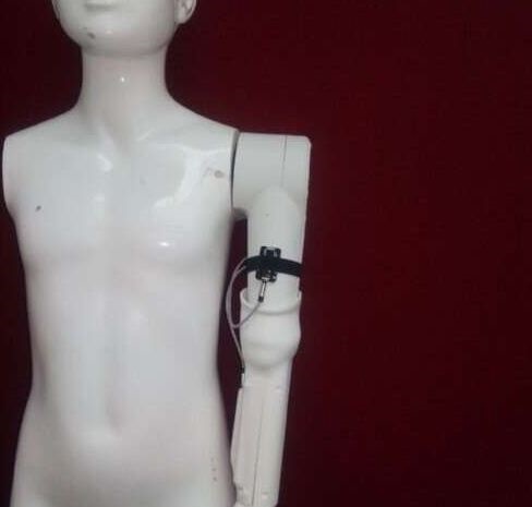 英工程師研發(fā)首個3D打印、傳感器操控假肢 專為兩歲以下幼兒設(shè)計